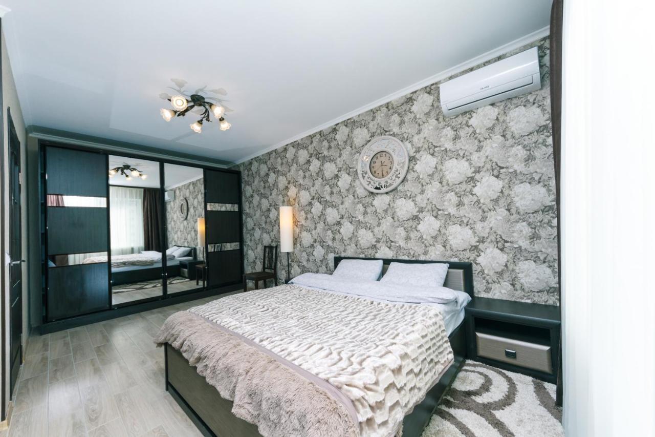 Poznyaky Apartments Patriotika Київ Екстер'єр фото